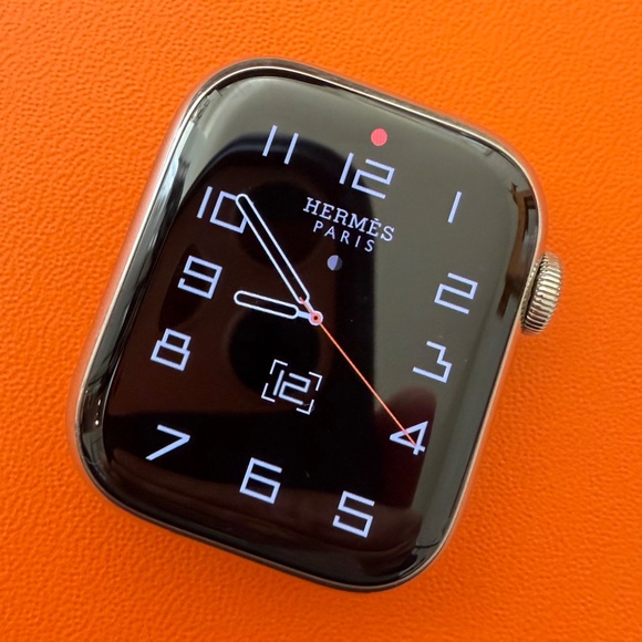 Apple Hermes Watch Series 9, GPS+Cellular, 41mm Stainless Steel Case - Picture 2 of 9